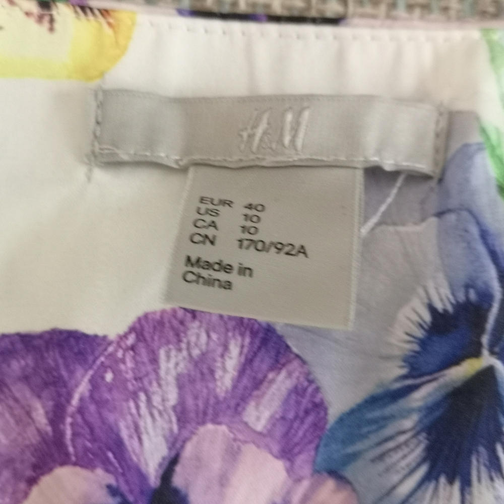 H&M Flower Top - Picture 4 of 6